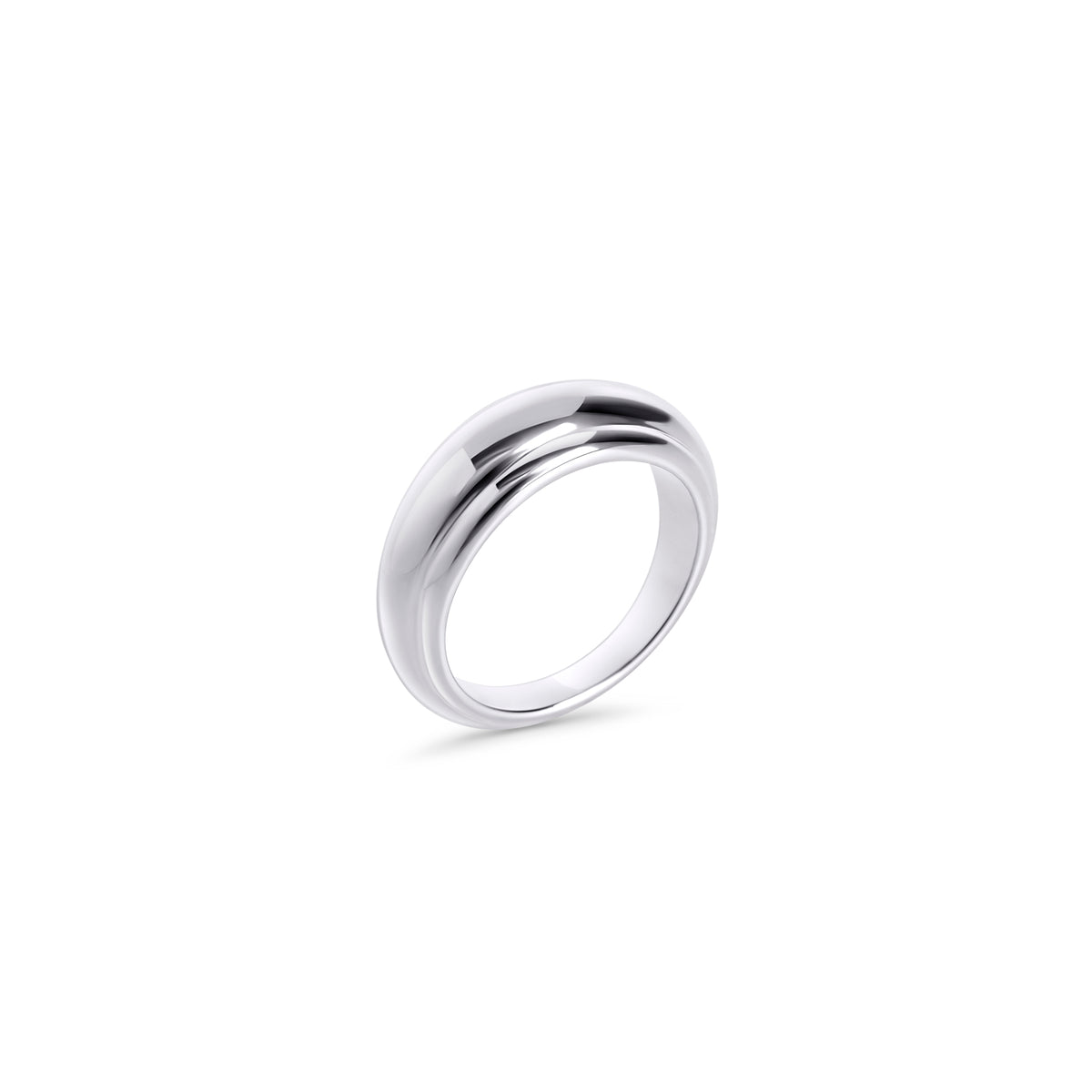 Polished silver dome ring with a smooth grooved band on a white background. Nickel-free, waterproof & tarnish. Resistant stainless steel ring for sensitive skin, minimalist luxury jewelry by Mia Bijoux Canada.
Bague dôme silver polie à anneau lisse rainuré sur fond blanc. Bague en acier inoxydable sans nickel, résistante à l'eau et anti-ternissement pour peaux sensibles, bijouterie de luxe minimaliste par Mia Bijoux Canada.