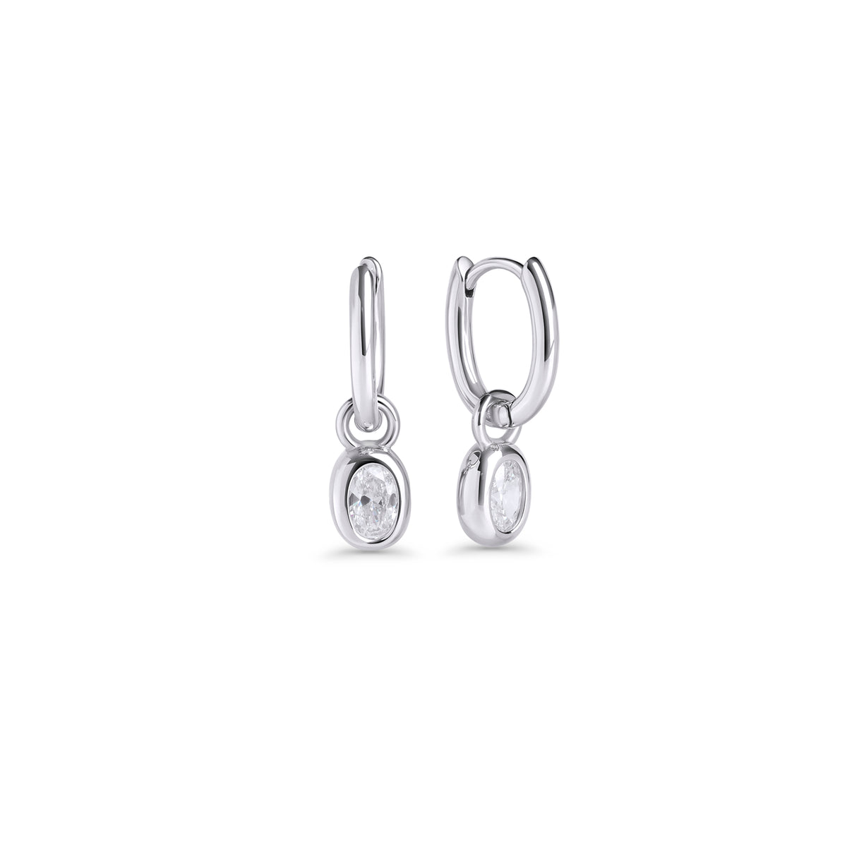 Silver hoop earrings with an oval clear stone pendant on a white background. Waterproof jewelry by Mia Bijoux Canada.

Boucles d'oreilles anneaux argentées avec pendentif serti d'une pierre transparente ovale sur fond blanc. Bijoux résistants à l'eau par Mia Bijoux Canada.