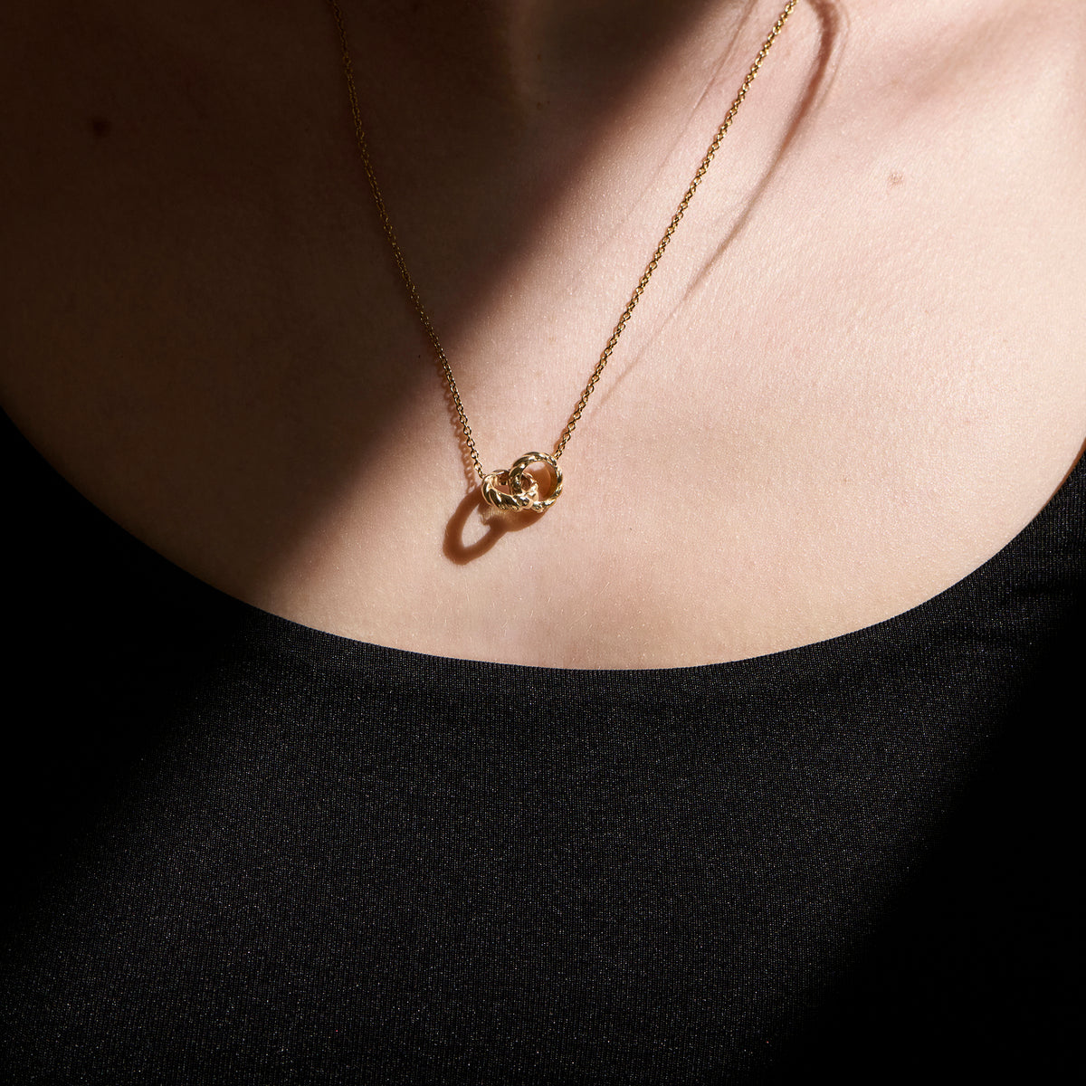 Noah Pendant Necklace